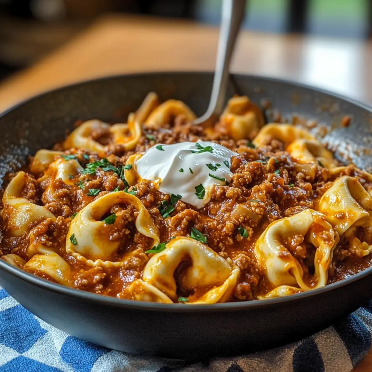 Blitz-Tortellini mit Hackfleischsauce für Eilige