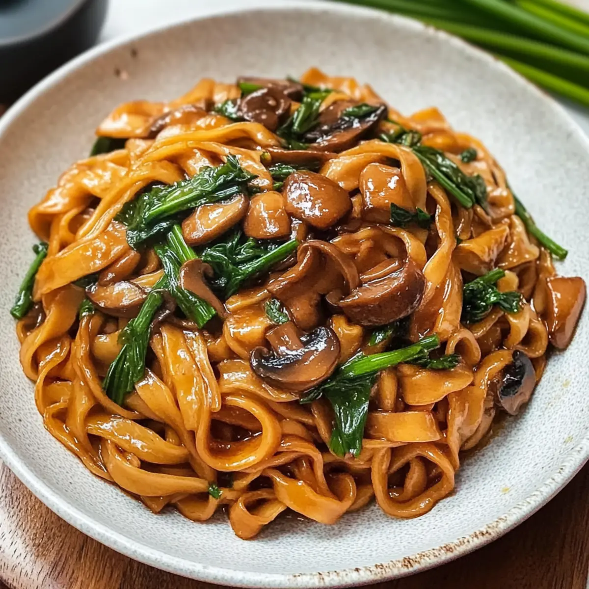 Geschmorte E-Fu-Nudeln mit Pilzen schnell zubereitet