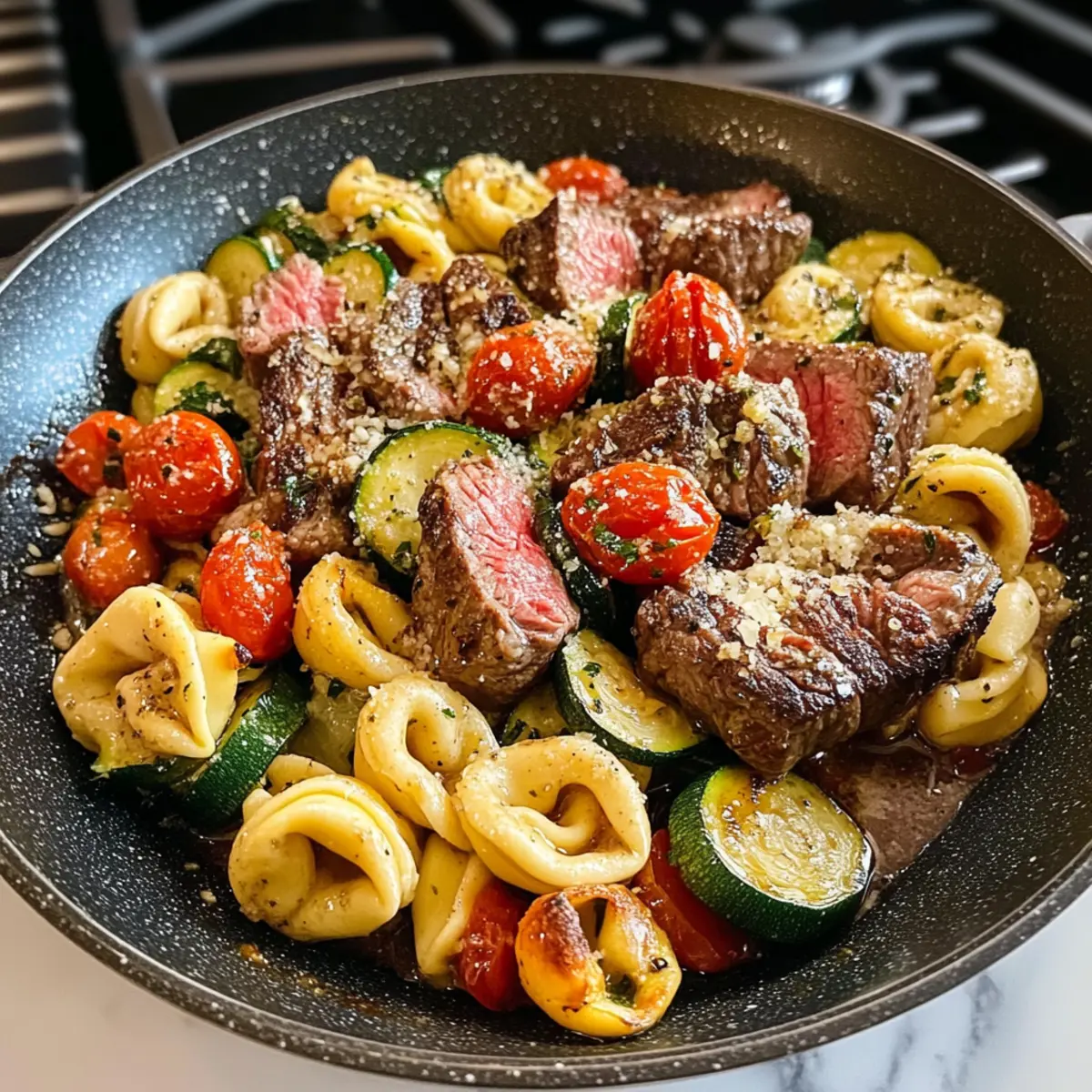 Urlaubs-Rindersteak und Tortellini-Pfanne Rezept für Gemütlichkeit