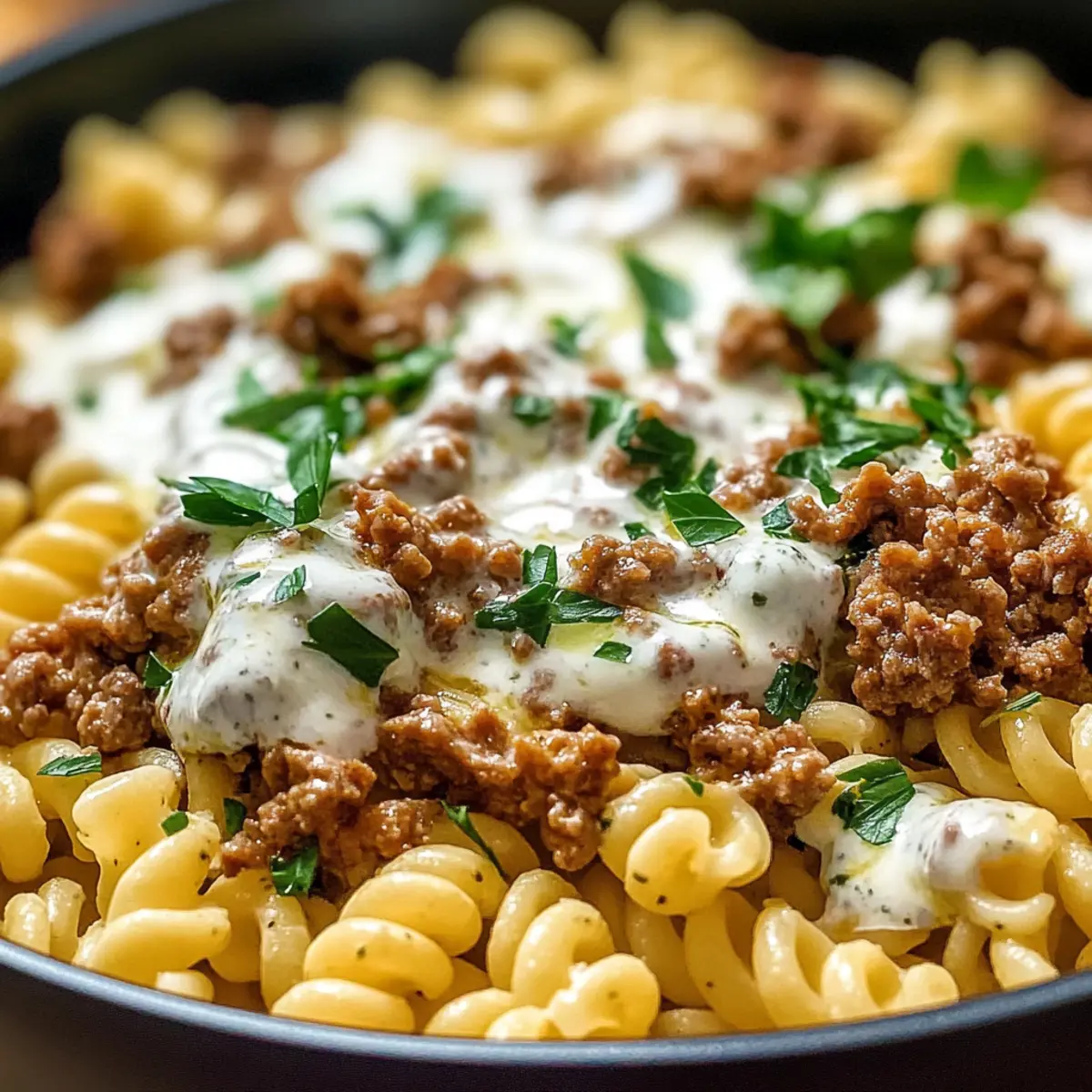 Türkische Pasta mit Hackfleisch und Joghurt-Sauce schnell gemacht